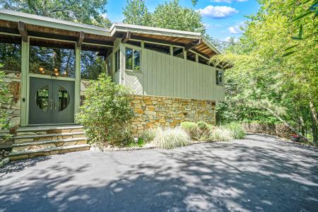 135 Oakside Drive, Smithtown, New York 11787, USA