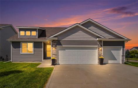 17 NW Gracewood Drive, Waukee, Iowa 50263, USA
