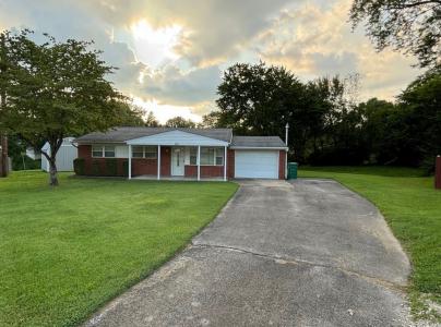 261 Springwood Dr, Louisville, Kentucky 40229, USA