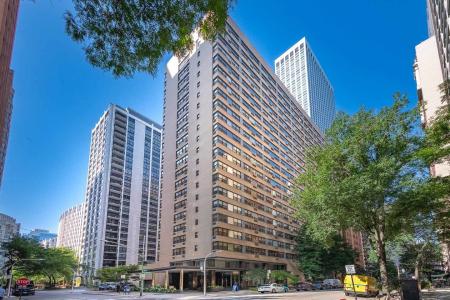 850 N Dewitt Place #16I, Chicago, Illinois 60611, USA