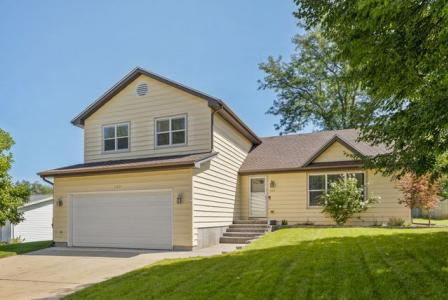 569 Eisenhower St, Marengo, Illinois 60152, USA