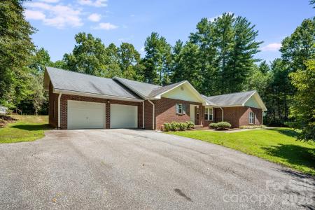 225 Arbor Lane, Hendersonville, North Carolina 28791, USA