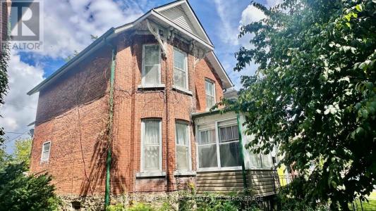 216 BROCK STREET, Gananoque, Ontario K7G 1K4, Canada
