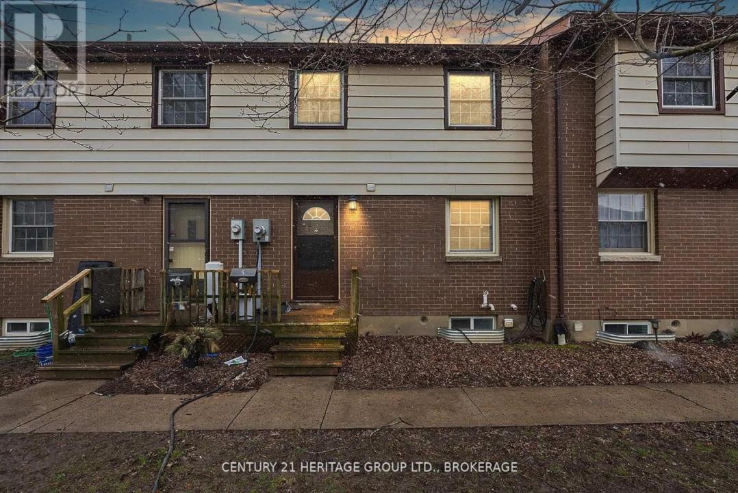 136 NOTCH HILL ROAD, Kingston (central City West), أونتاريو K7M 2X1, كندا