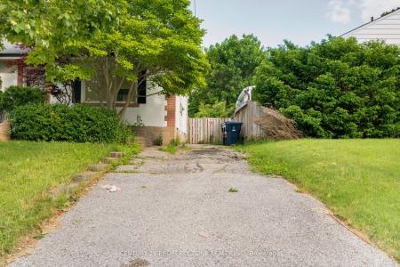 37 ADANAC DRIVE, Toronto, Ontario M1M 2E5, Canada