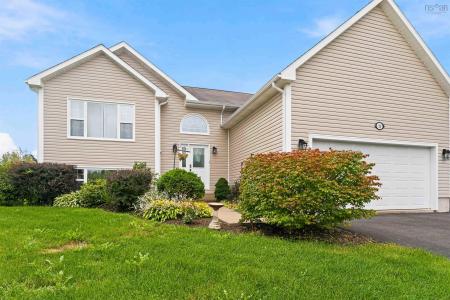 32 TERRA NOVA DRIVE, Greenwood, Nova Scotia B0P 1R0, Canada