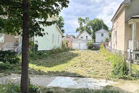 658 VICTOR STREET, Winnipeg, مانيتوبا R3E 1Y5, كندا 
