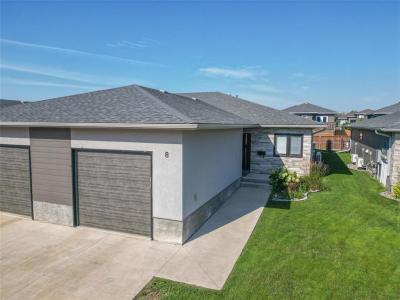 8 BOSCHMAN BAY, Brandon, Manitoba R7B 4J9, Canada