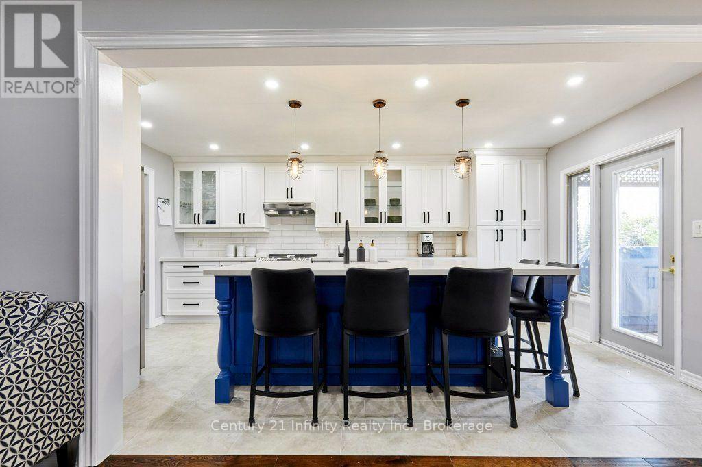 8 MURKAR CRESCENT, Whitby (blue Grass Meadows), Ontario L1N 8Y4, Canada