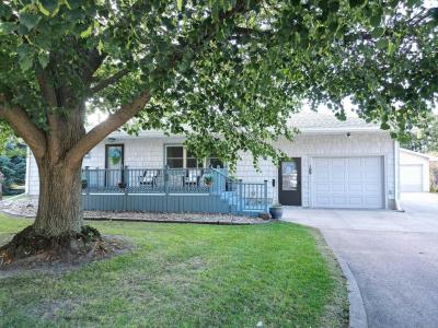 109 Iowa Court, Waverly, Iowa 50677, Stati Uniti