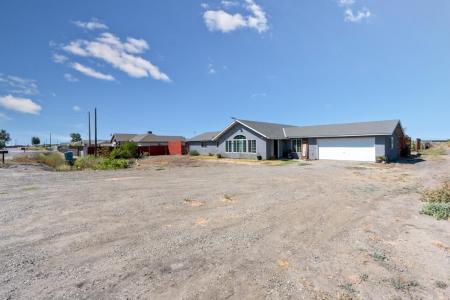 17225 Custer Avenue, Dos Palos, California 93620, USA