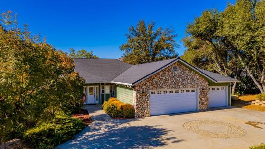 41282 Singing Hills Circle, Ahwahnee, California 93601, USA