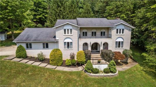 66 Laurelwoods Place, Weirton, West Virginia 26062, USA
