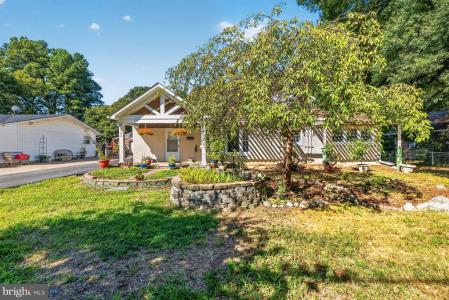6702 Lenclair Street, Alexandria, Virginia 22306, USA