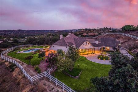 40190 Sierra De Ronda, Murrieta, California 92562, USA