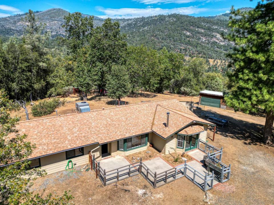 43696 Whispering Pines Drive, Oakhurst, Californie 93644, États-Unis