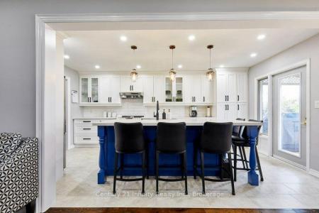 8 MURKAR CRESCENT, Whitby, Ontario L1N 8Y4, Canada