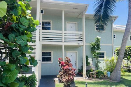 DRUMBLADE, SOUTH SOUND  ALL NEW INSIDE, PET POSS, South Sound, Grand Cayman, Ilhas Cayman