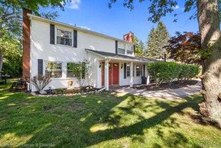 37480 Rhonswood Drive, Farmington Hills, Michigan 48167, États-Unis