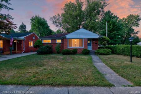 16615 Pomona Drive, Redford, Michigan 48240, USA
