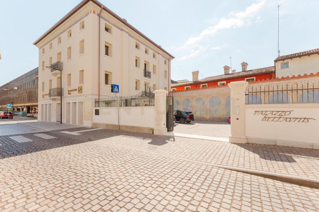 Via Giuseppe Mazzini, Pordenone, Friuli-Venezia Giulia 33170, Italy