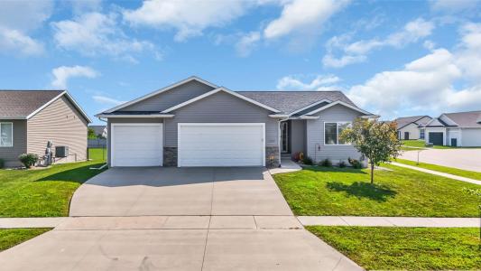 2239 Crestwood Lane, Marion, Iowa 50648, USA