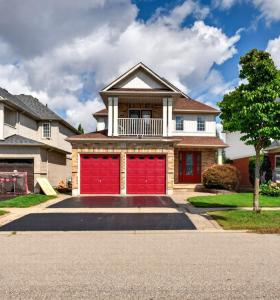 134 TOSCANA DRIVE, Whitby, Ontario L1R 2Z9, Canada