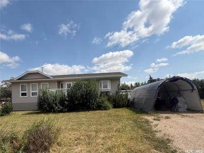 6 SHAW PLACE, Assiniboia, Saskatchewan S0H 0B0, Canada