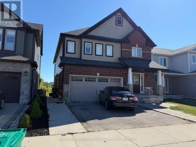 11 CASTLEBAY STREET, Kitchener, オンタリオ N2R 0G5, カナダ