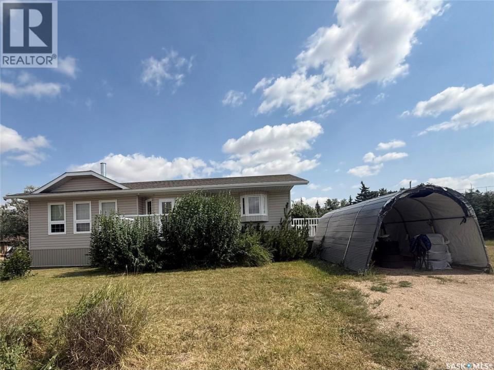 6 SHAW PLACE, Assiniboia, Saskatchewan S0H 0B0, Canada