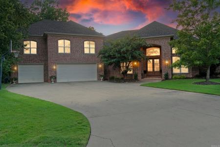 216 Seminole Lane, Maumelle, Arkansas 72113, USA