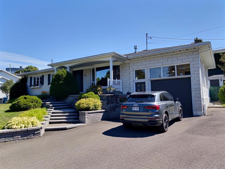 93 Rue des Érables, Rivière-du-Loup, Quebec G5R 1T8, Canada