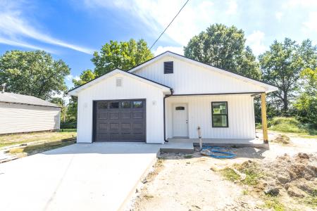 1008 West End Place, Moberly, Missouri 65270, USA