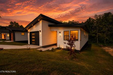 2335 Rock Gardens Drive, Sevierville, Tennessee 37876, USA