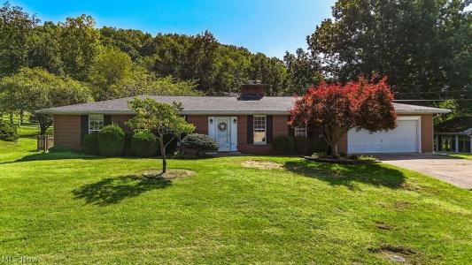 942 Pine Street, Belpre, Ohio 45714, USA