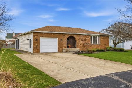 6941 Rebecca Drive, Wheatfield, New York 14304, USA