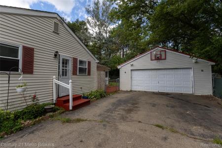 5101 Marilyn Drive, Flint, Michigan 48506, USA