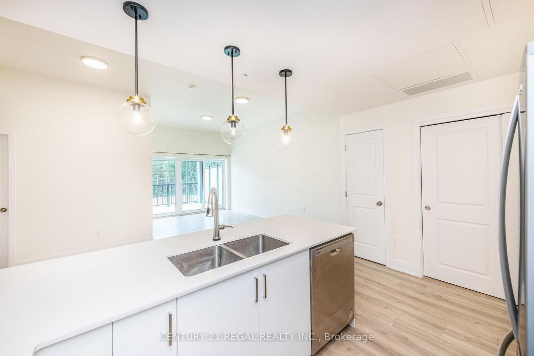 121 MARY STREET, Clearview, Ontario L0M 1G0, Canada