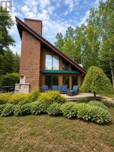 463 ECKFORD AVENUE, Saugeen Shores, Ontario N0H 2L0, Canada