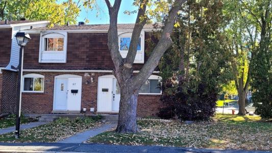 87  Rue Barnett, Dollard-Des Ormeaux, 魁北克省 H9G 1W7, 加拿大