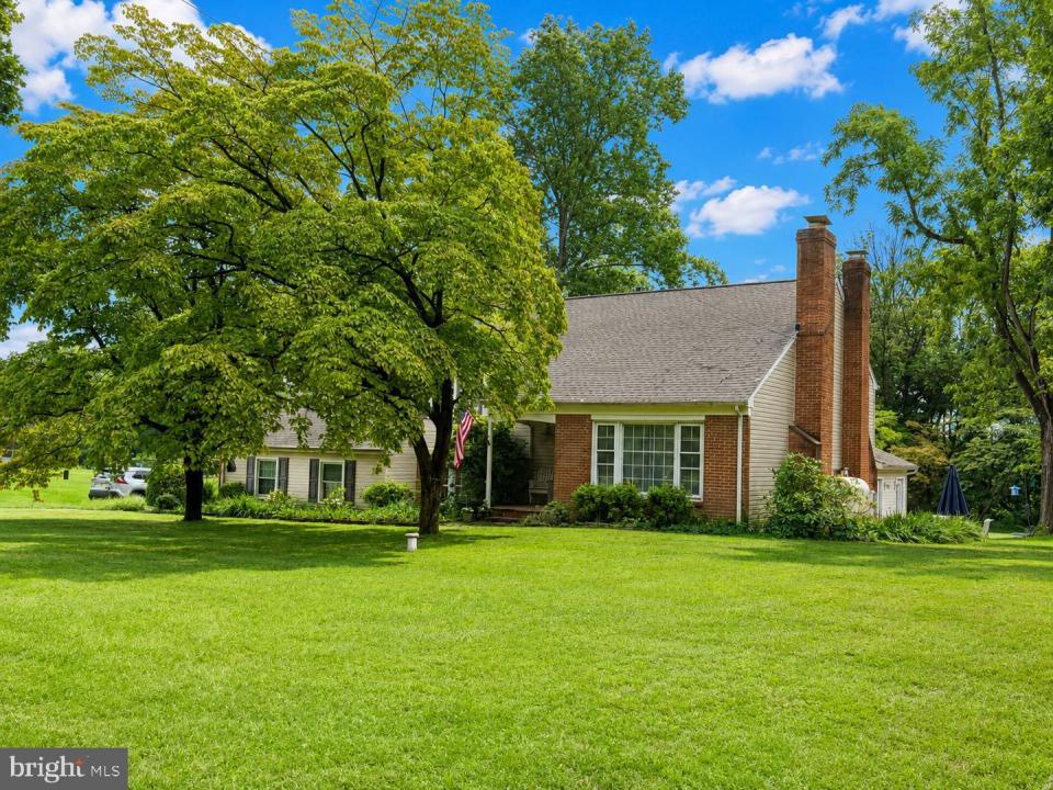 16 Clayton Park Dr, Glen Mills, פנסילבניה 19342, ארצות הברית של אמריקה