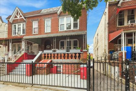 1022 east 219th street, Bronx, New York 10469, Stati Uniti
