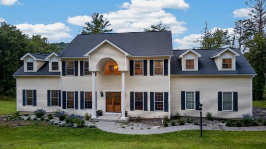 1567 Queen Esther Drive, Sayre, Pennsylvania 18840, USA