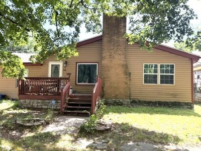 126 East Pearl Street, Aurora, Missouri 65605, USA