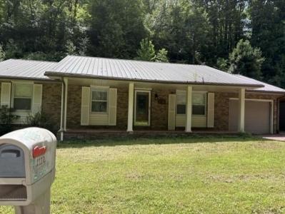 1112 Forest Park Lane, Paintsville, Kentucky 41240, USA