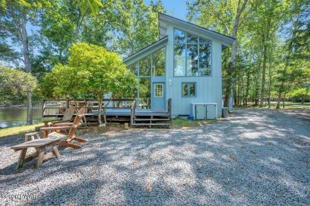 1010 Aquarius Drive, Lake Ariel, Pennsylvania 18436, USA