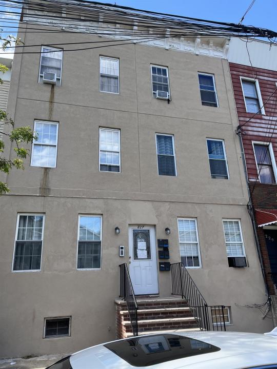 227 HALLADAY ST unit: 1L, Jersey City, New Jersey 07304, États-Unis