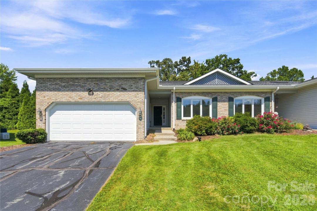 14 Country Meadows Lane, Hendersonville, Caroline Du Nord 28792, États-Unis
