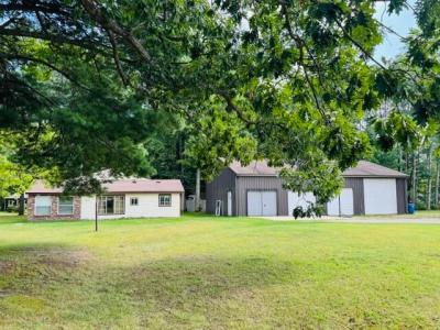 5329 S Tower Hill Road, Houghton Lake, Michigan 48629, USA