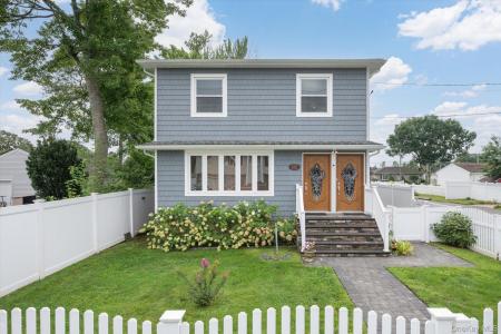 672 Windmill Avenue, West Babylon, New York 11704, USA